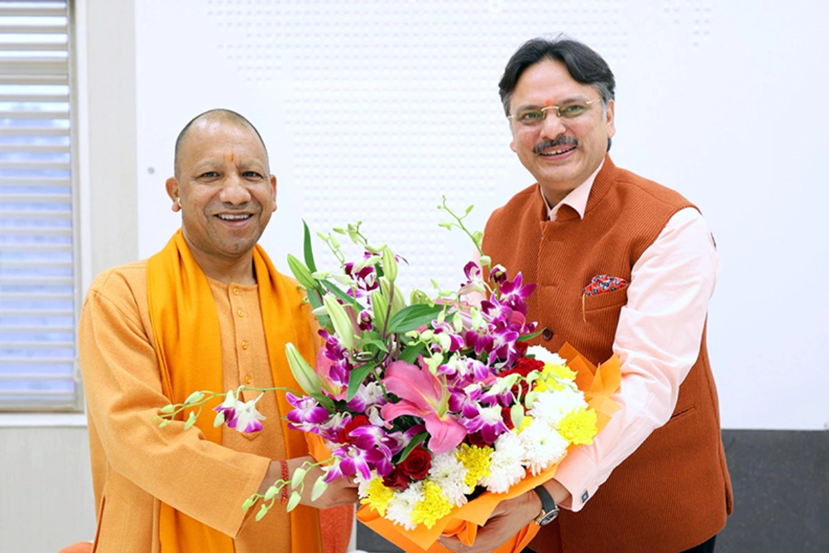 Dr Rajeshwar Singh Submits Proposal For Area-Wise Demographic Policy To CM Yogi Adityanath