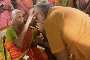 Vice President Radhakrishnan Seeks His Mother’s Blessings During Tiruppur Visit Vice President Radhakrishnan Seeks His Mother’s Blessings During Tiruppur Visit