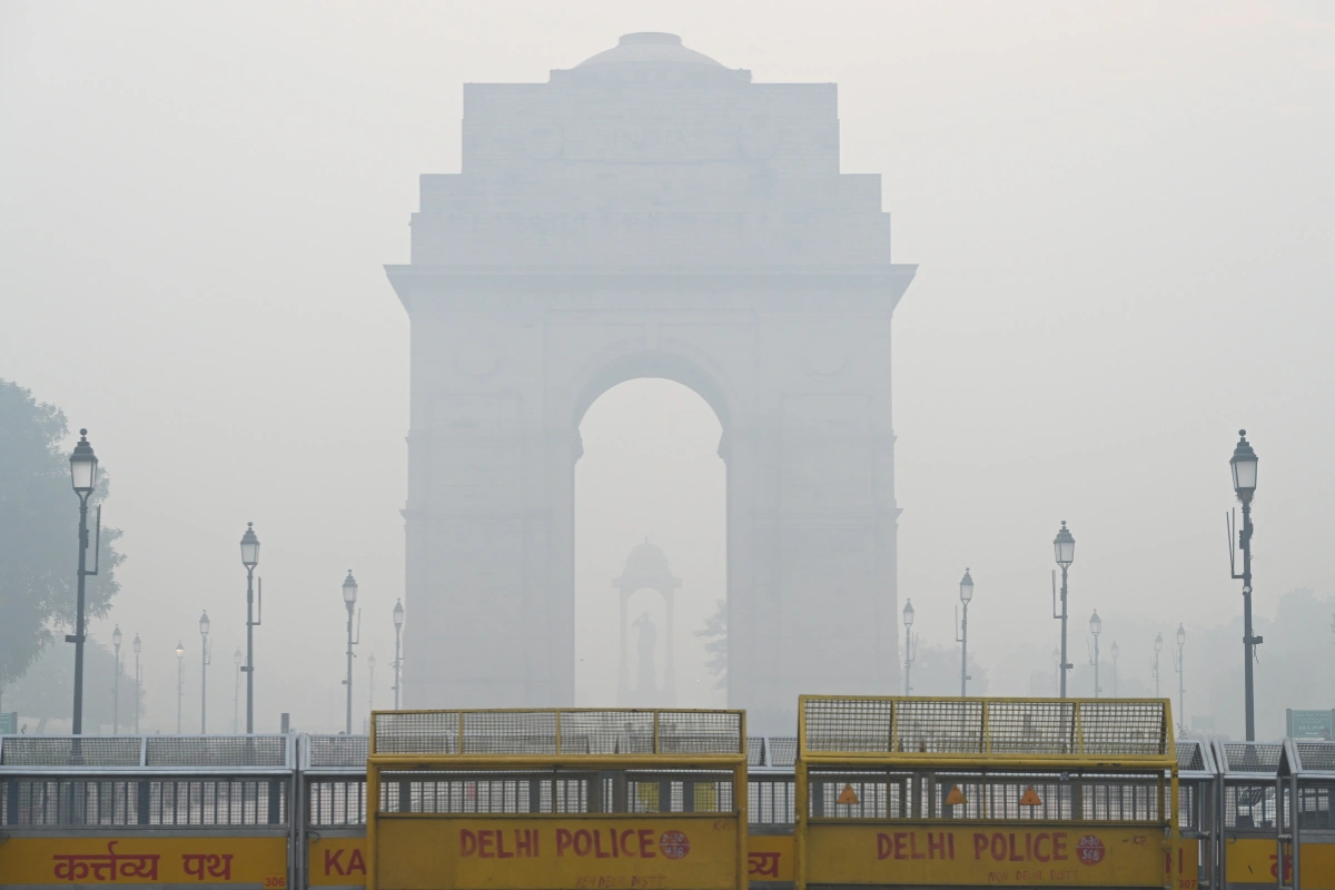 Post-Diwali Smog Chokes Delhi-NCR As Air Quality Dips To ‘Very Poor’ Levels
