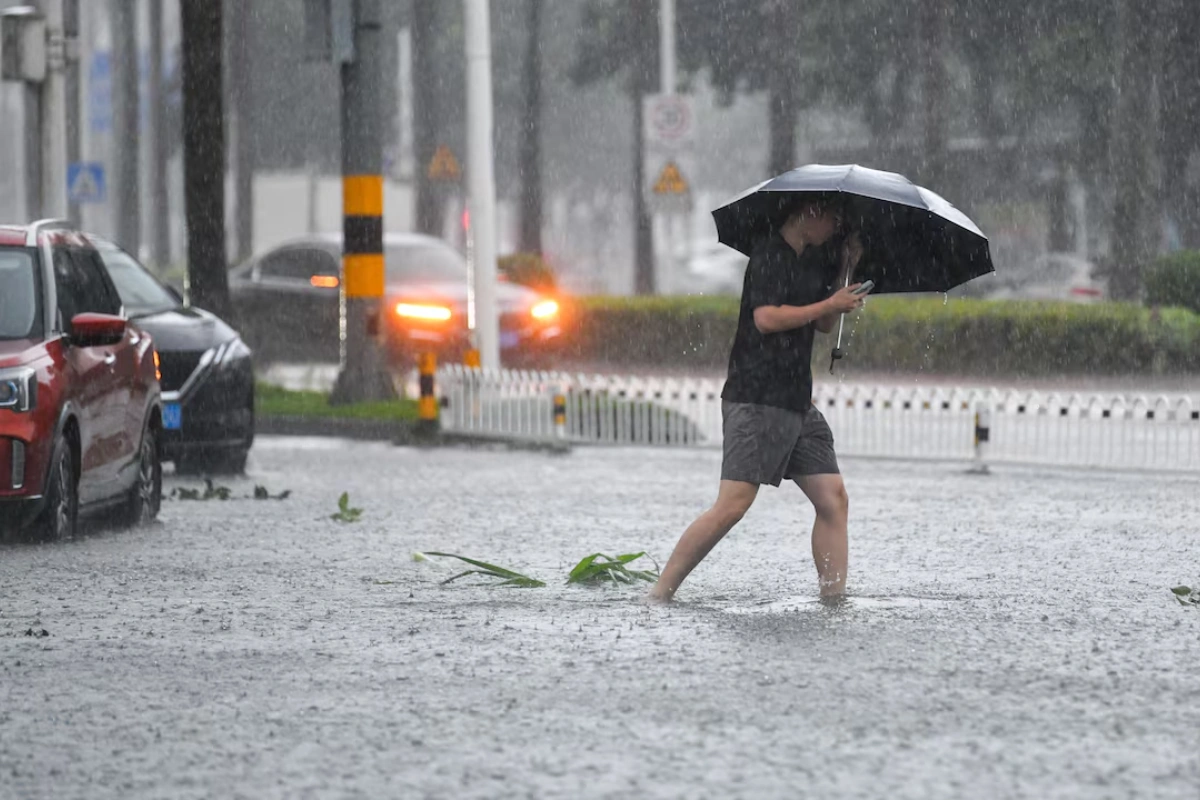 China Issues Orange Alert As Typhoon Matmo Approaches Southern Coast