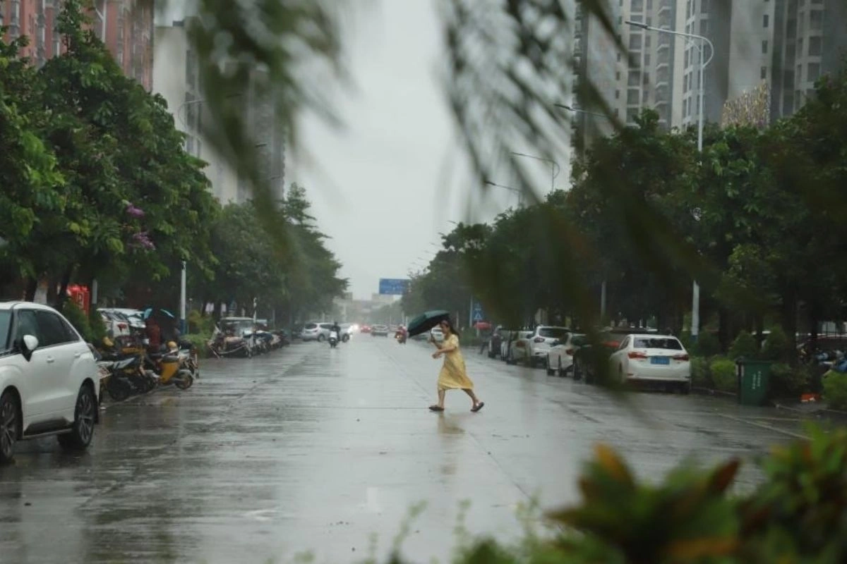 China Issues Orange Alert As Typhoon Matmo Approaches Southern Coast