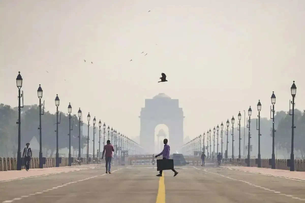 Delhi Chokes Under Thick Fog & Hazardous Air Quality