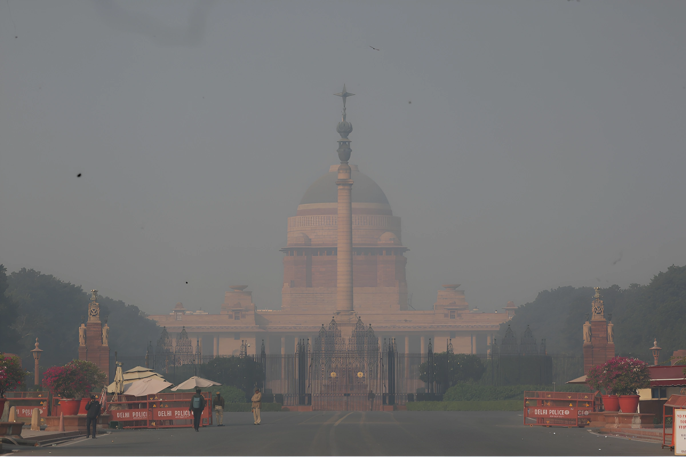 Delhi Chokes Again As Cold Wave & Toxic Air Intensify Across NCR