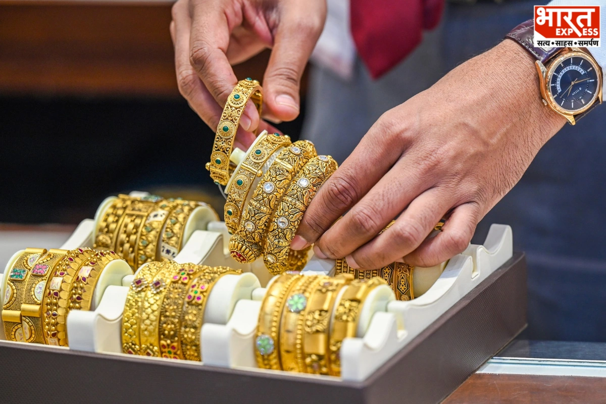 Gold, Silver Trade Lower As US Yields; Geopolitical Tensions Weigh On Bullion