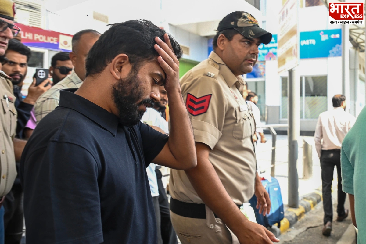 Delhi Police Detained Abhijeet Dipke Before Connaught Place Protest